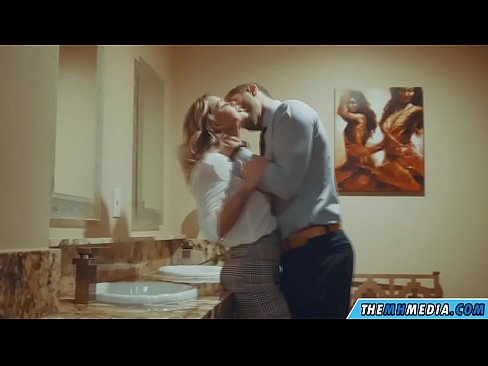 ❤️ Kiam belplena blondulo delogas vin en publika necesejo ❤ Porno ĉe porno eo.masseffect1.ru ❌️